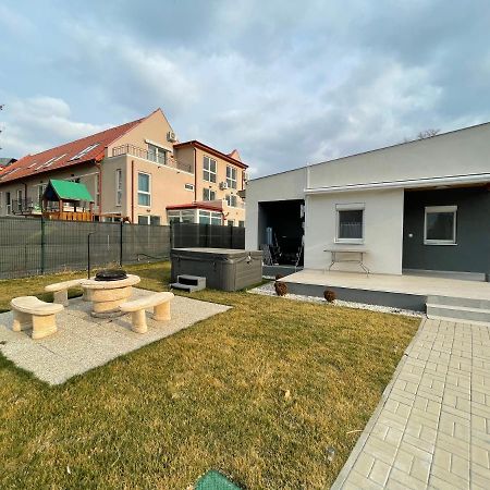 Sorrento Deluxe Apartment - Jacuzzi Siófok Exterior foto